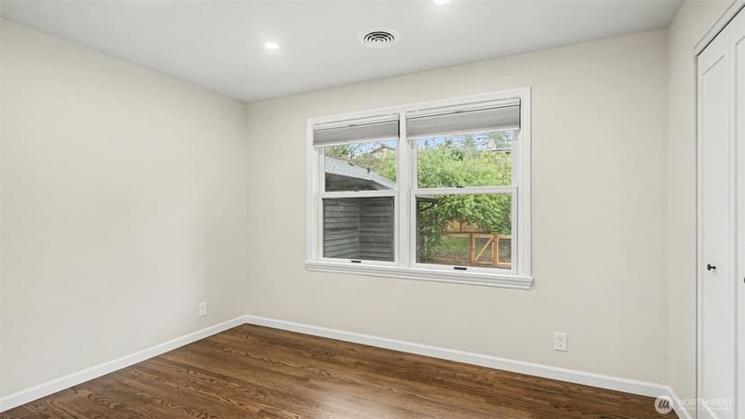 Property photo for 10680 Marine View Drive SW, Seattle photo 11