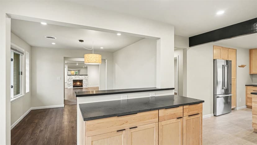 Property photo for 10680 Marine View Drive SW, Seattle photo 8