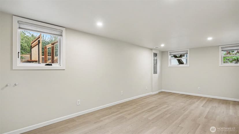 Property photo for 10680 Marine View Drive SW, Seattle photo 16