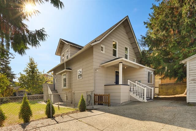 Property photo for 940 N 76th Street, Seattle photo 3