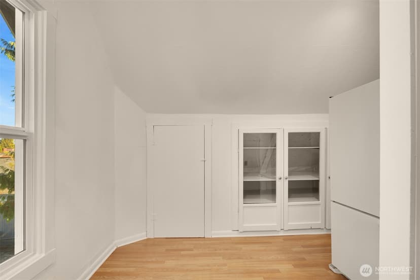 Property photo for 940 N 76th Street, Seattle photo 25