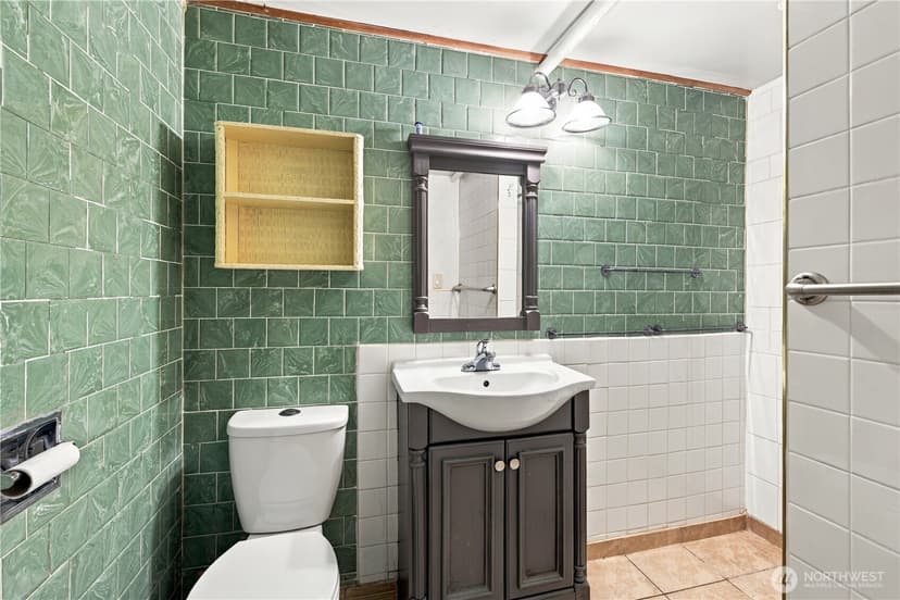 Property photo for 11018 27th Avenue NE, Seattle photo 32