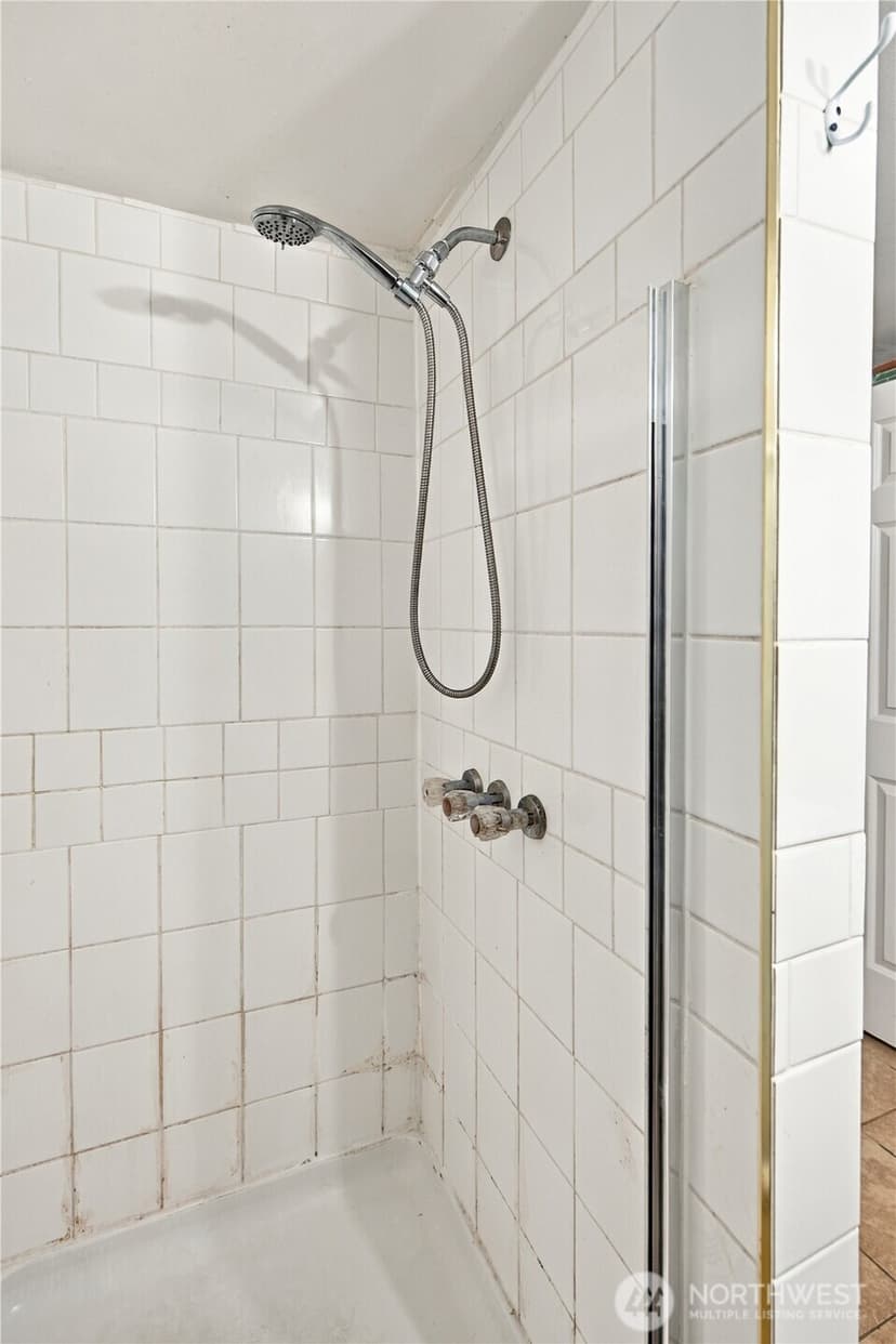 Property photo for 11018 27th Avenue NE, Seattle photo 31