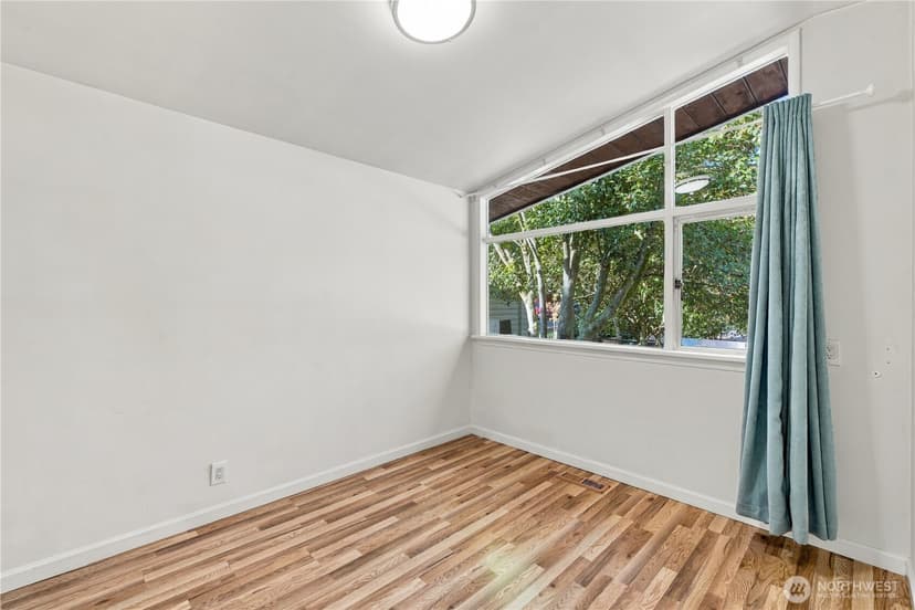 Property photo for 11018 27th Avenue NE, Seattle photo 13