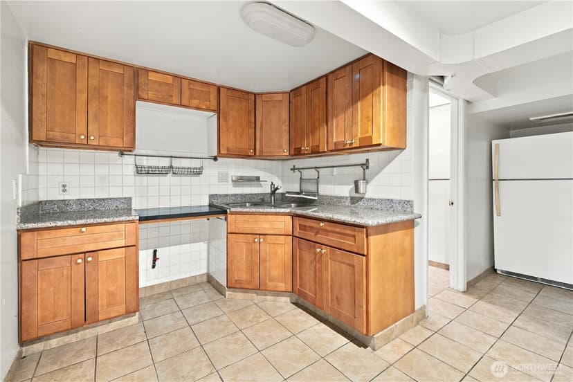 Property photo for 11018 27th Avenue NE, Seattle photo 28