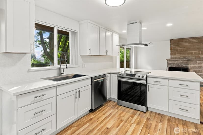 Property photo for 11018 27th Avenue NE, Seattle photo 9