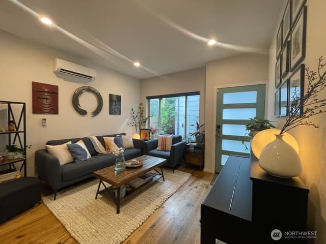 Property photo for 8527 Interlake Avenue N, Seattle photo 3
