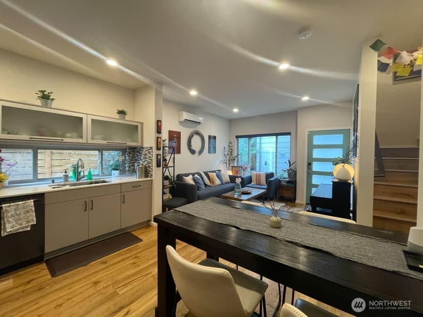 Property photo for 8527 Interlake Avenue N, Seattle photo 5