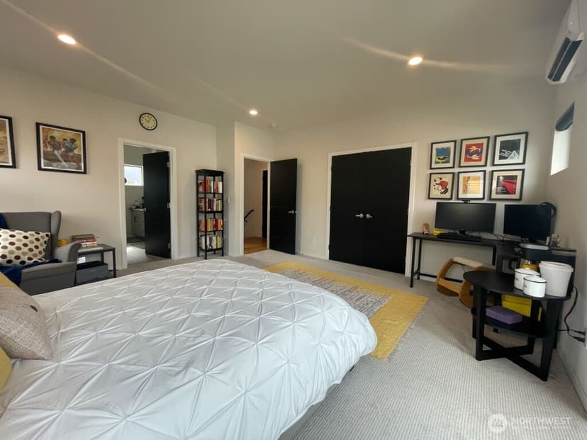 Property photo for 8527 Interlake Avenue N, Seattle photo 15