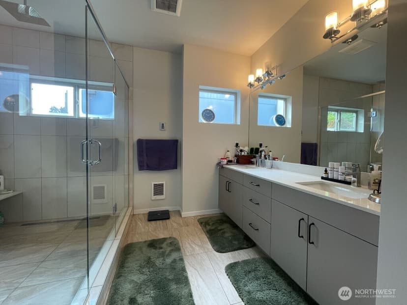 Property photo for 8527 Interlake Avenue N, Seattle photo 19