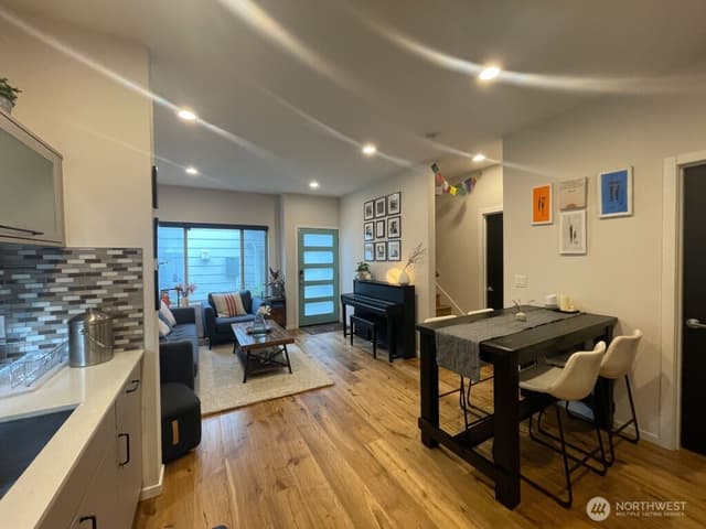Property photo for 8527 Interlake Avenue N, Seattle photo 4