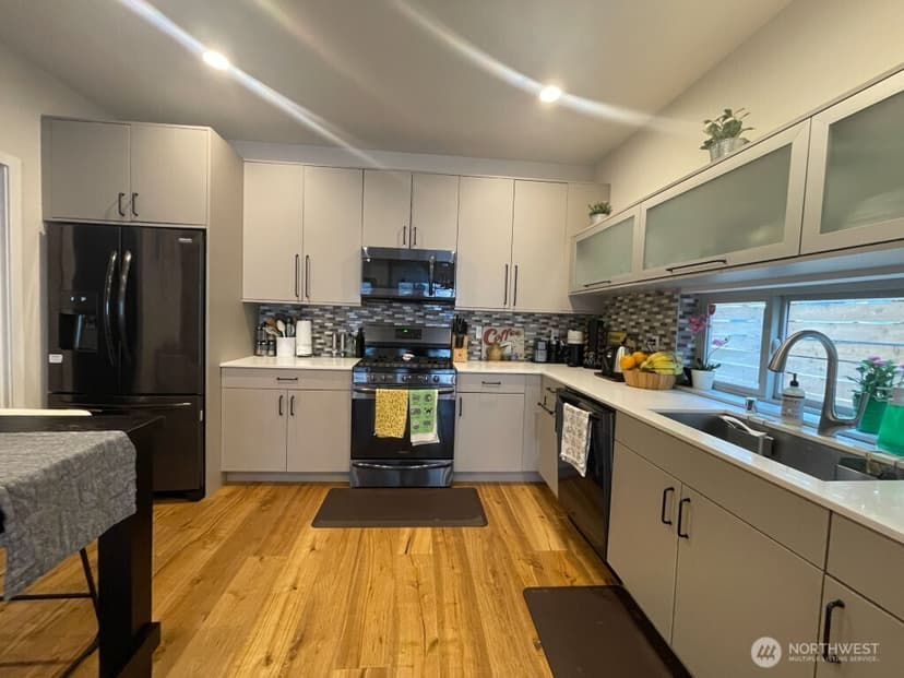 Property photo for 8527 Interlake Avenue N, Seattle photo 7
