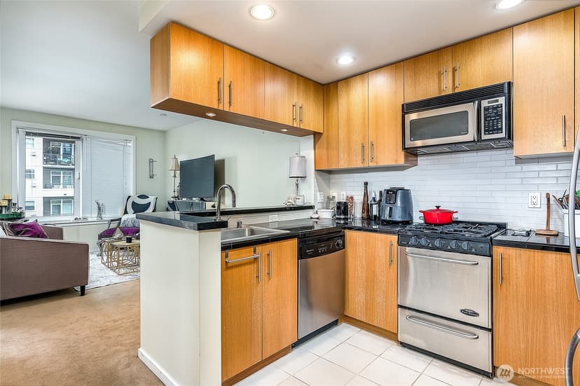 Property photo for 2721 1st Avenue #604, Seattle photo 9