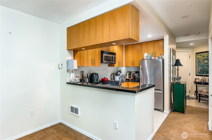 Property photo for 2721 1st Avenue #604, Seattle photo 10
