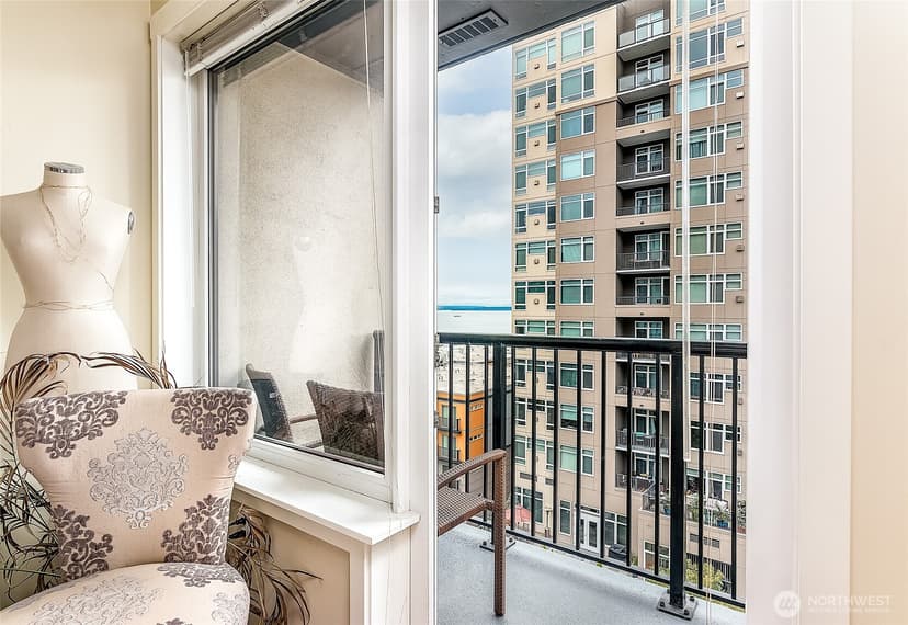 Property photo for 2721 1st Avenue #604, Seattle photo 15
