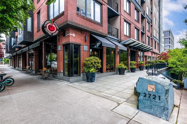 Property photo for 2721 1st Avenue #604, Seattle photo 2