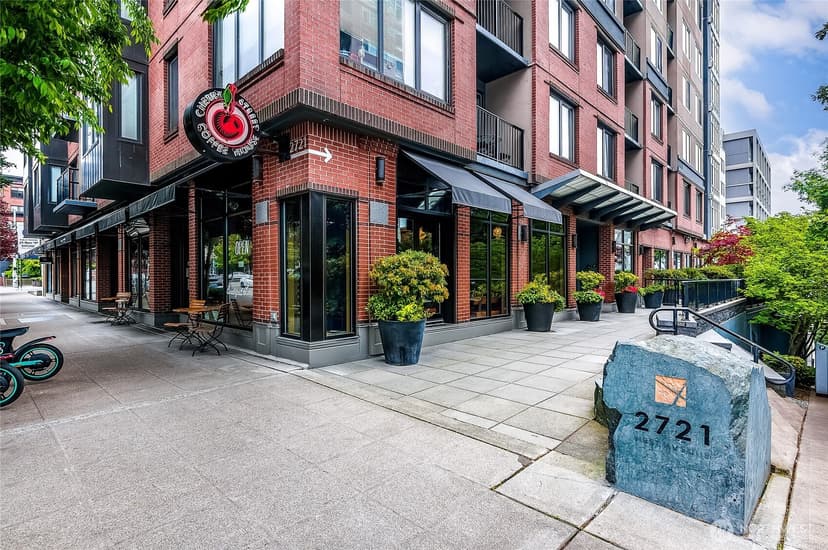 Property photo for 2721 1st Avenue #604, Seattle photo 2