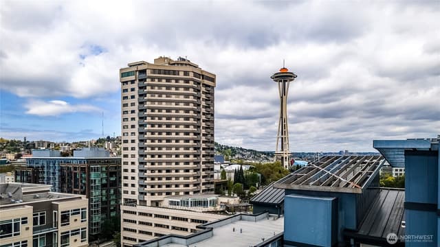 Property photo for 2721 1st Avenue #604, Seattle photo 4