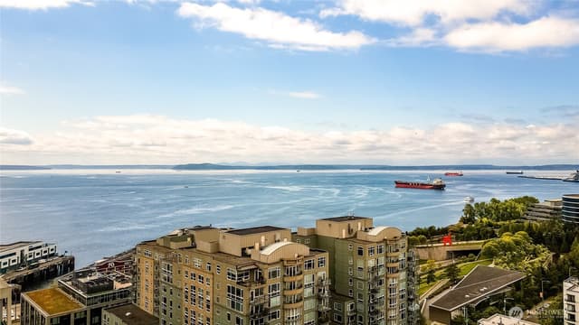 Property photo for 2721 1st Avenue #604, Seattle photo 3