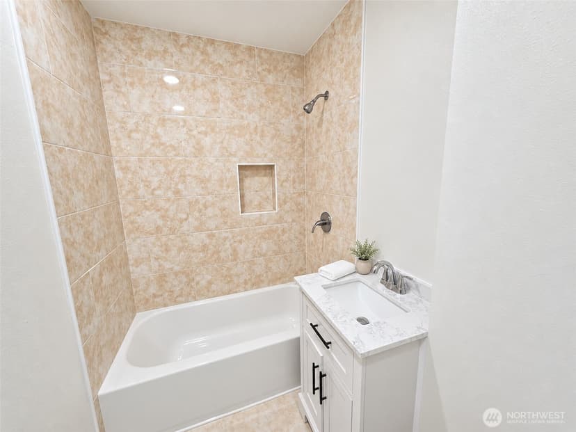 Property photo for 909 23rd Avenue, Seattle photo 8