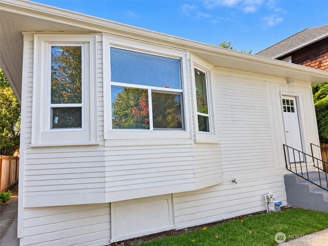 Property photo for 909 23rd Avenue, Seattle photo 2
