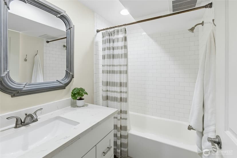 Property photo for 12406 SE 47th Street, Bellevue photo 28