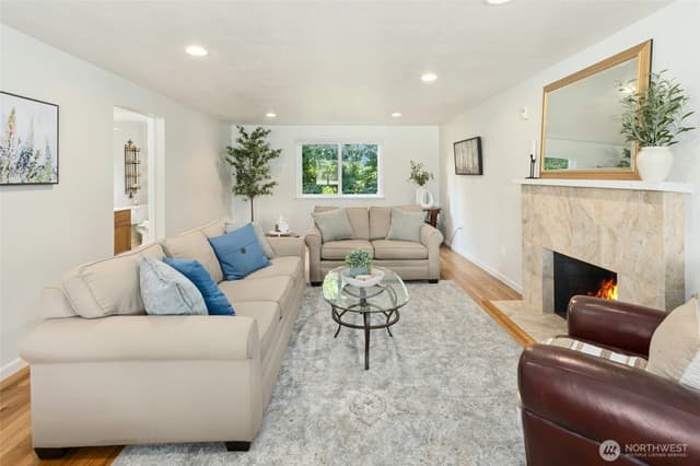 Property photo for 12406 SE 47th Street, Bellevue photo 3