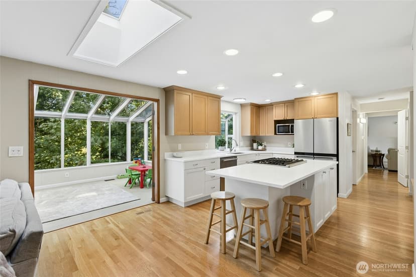 Property photo for 12406 SE 47th Street, Bellevue photo 7