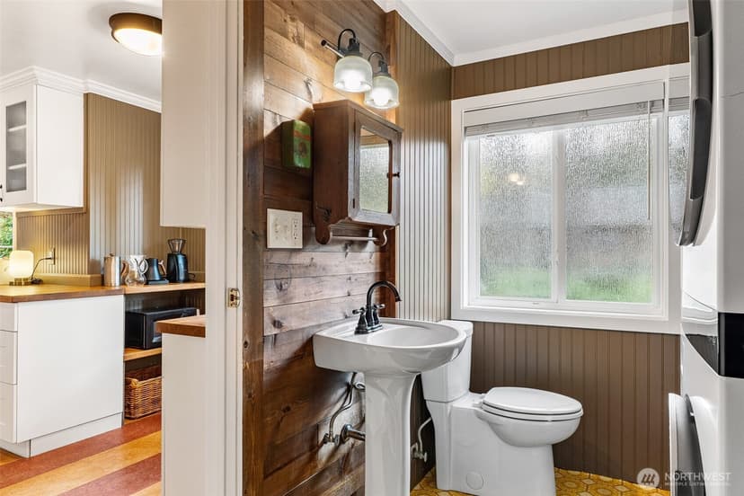 Property photo for 16025 NE 27th Street, Bellevue photo 12