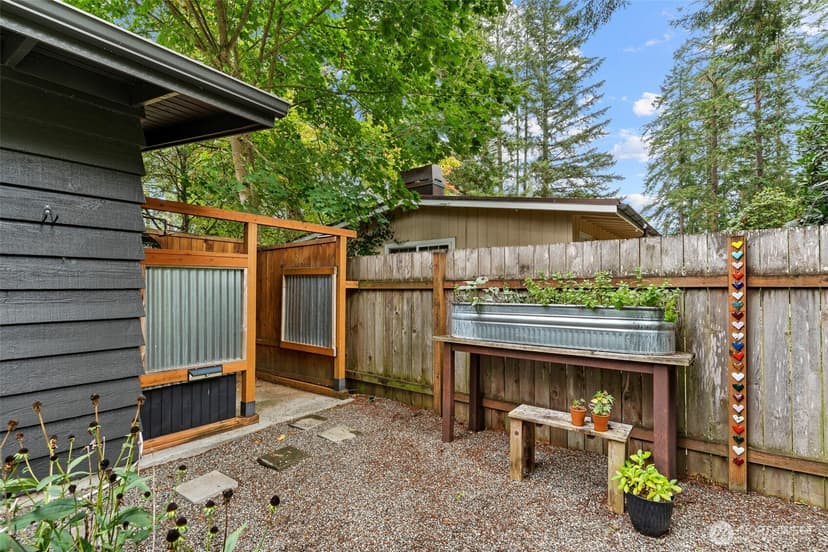 Property photo for 16025 NE 27th Street, Bellevue photo 32
