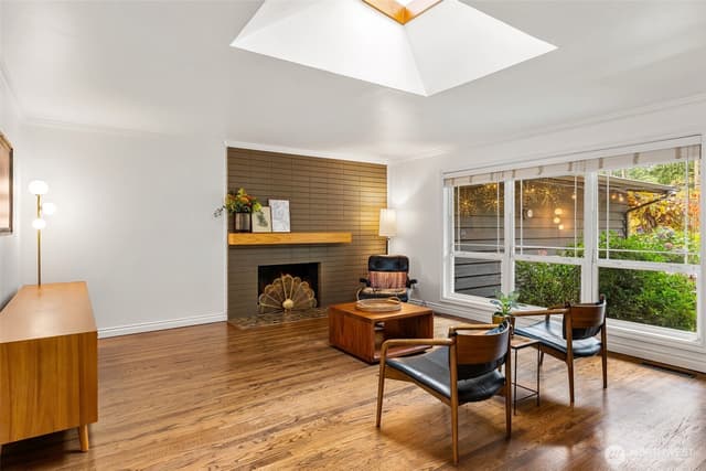 Property photo for 16025 NE 27th Street, Bellevue photo 5