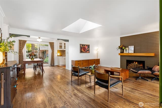 Property photo for 16025 NE 27th Street, Bellevue photo 2