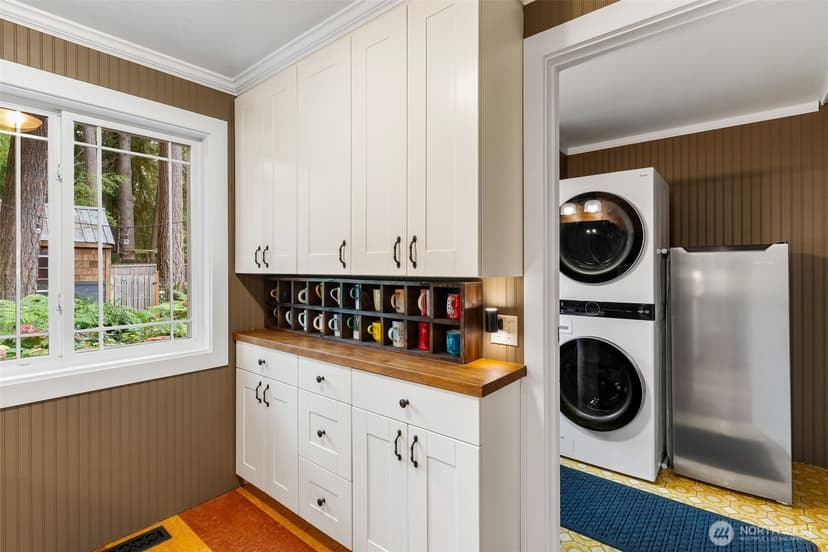 Property photo for 16025 NE 27th Street, Bellevue photo 10