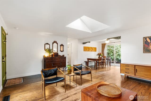 Property photo for 16025 NE 27th Street, Bellevue photo 3