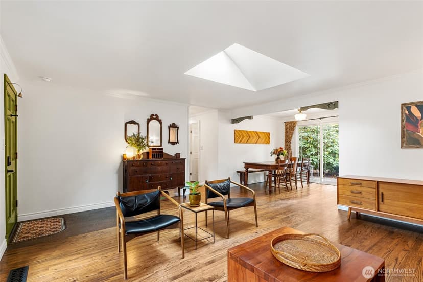 Property photo for 16025 NE 27th Street, Bellevue photo 3