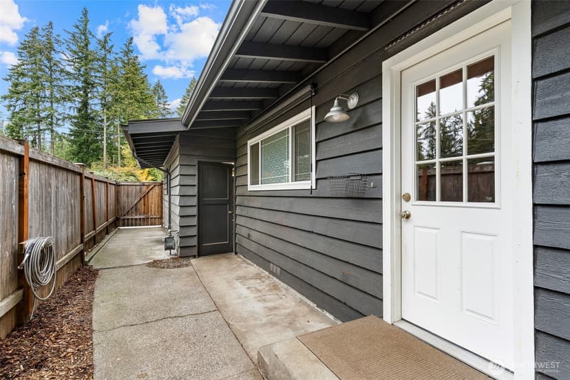Property photo for 16025 NE 27th Street, Bellevue photo 33