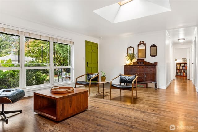 Property photo for 16025 NE 27th Street, Bellevue photo 4