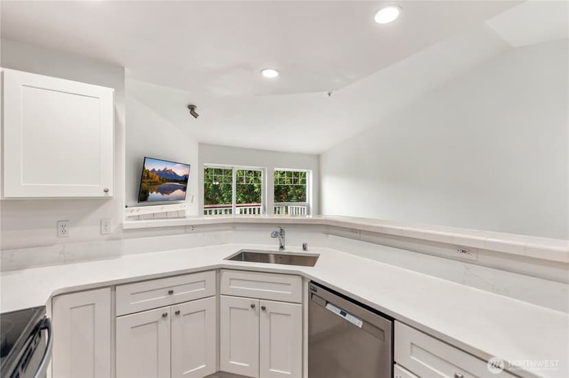 Property photo for 18501 SE Newport Way #H336, Issaquah photo 17