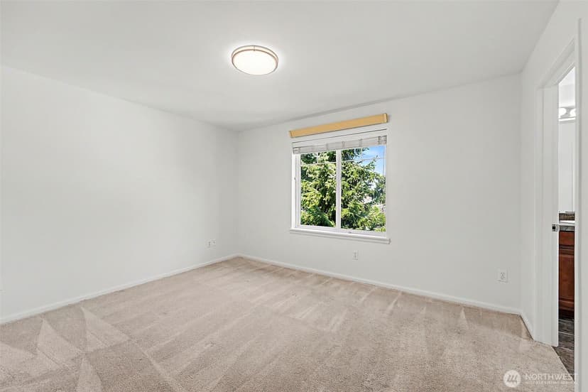 Property photo for 11312 124th Avenue NE #302, Kirkland photo 14