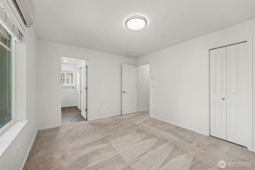 Property photo for 11312 124th Avenue NE #302, Kirkland photo 15