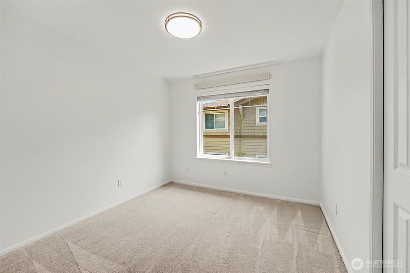 Property photo for 11312 124th Avenue NE #302, Kirkland photo 10