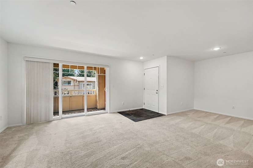 Property photo for 11312 124th Avenue NE #302, Kirkland photo 4