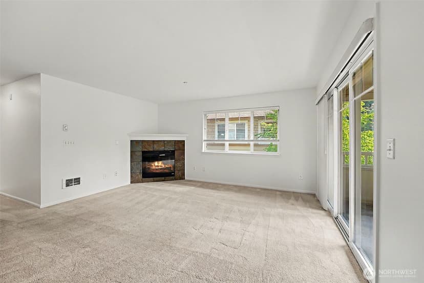 Property photo for 11312 124th Avenue NE #302, Kirkland photo 2