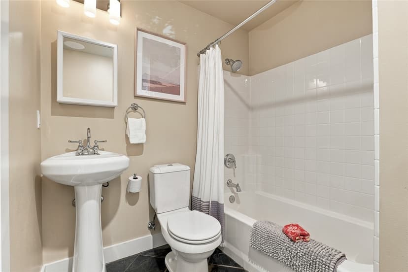 Property photo for 8423 40th Avenue SW, Seattle photo 11