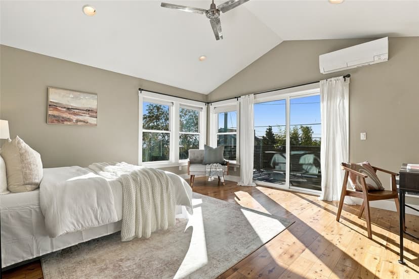Property photo for 8423 40th Avenue SW, Seattle photo 12