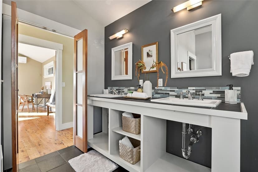 Property photo for 8423 40th Avenue SW, Seattle photo 16