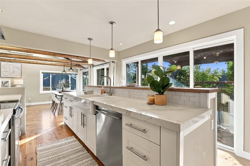 Property photo for 8423 40th Avenue SW, Seattle photo 10