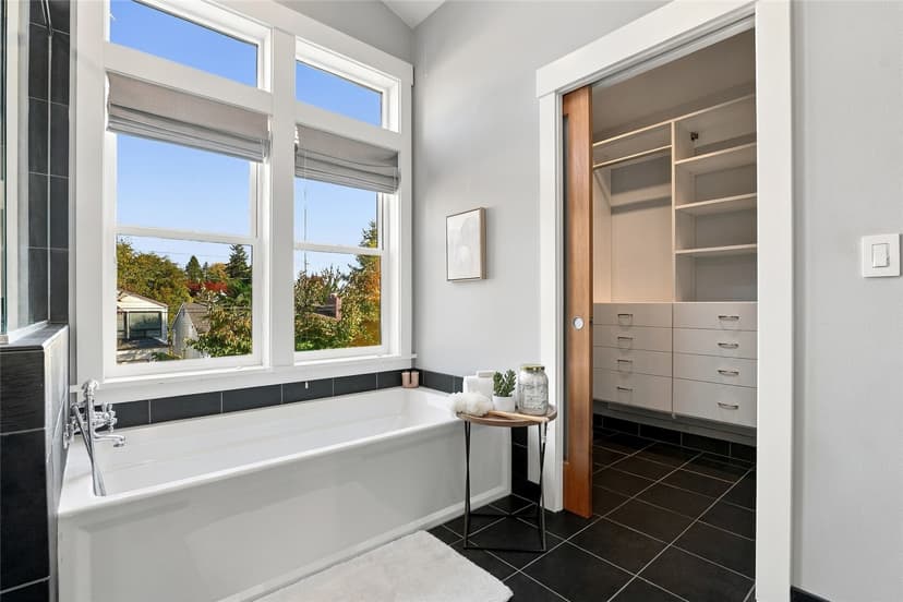 Property photo for 8423 40th Avenue SW, Seattle photo 18