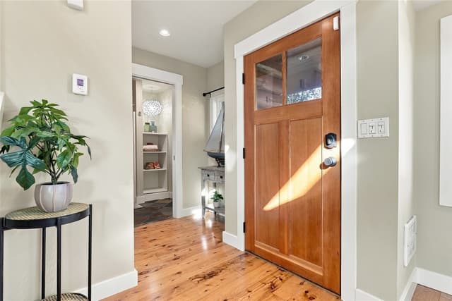 Property photo for 8423 40th Avenue SW, Seattle photo 4