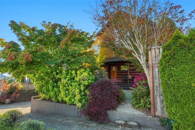 Property photo for 8423 40th Avenue SW, Seattle photo 2